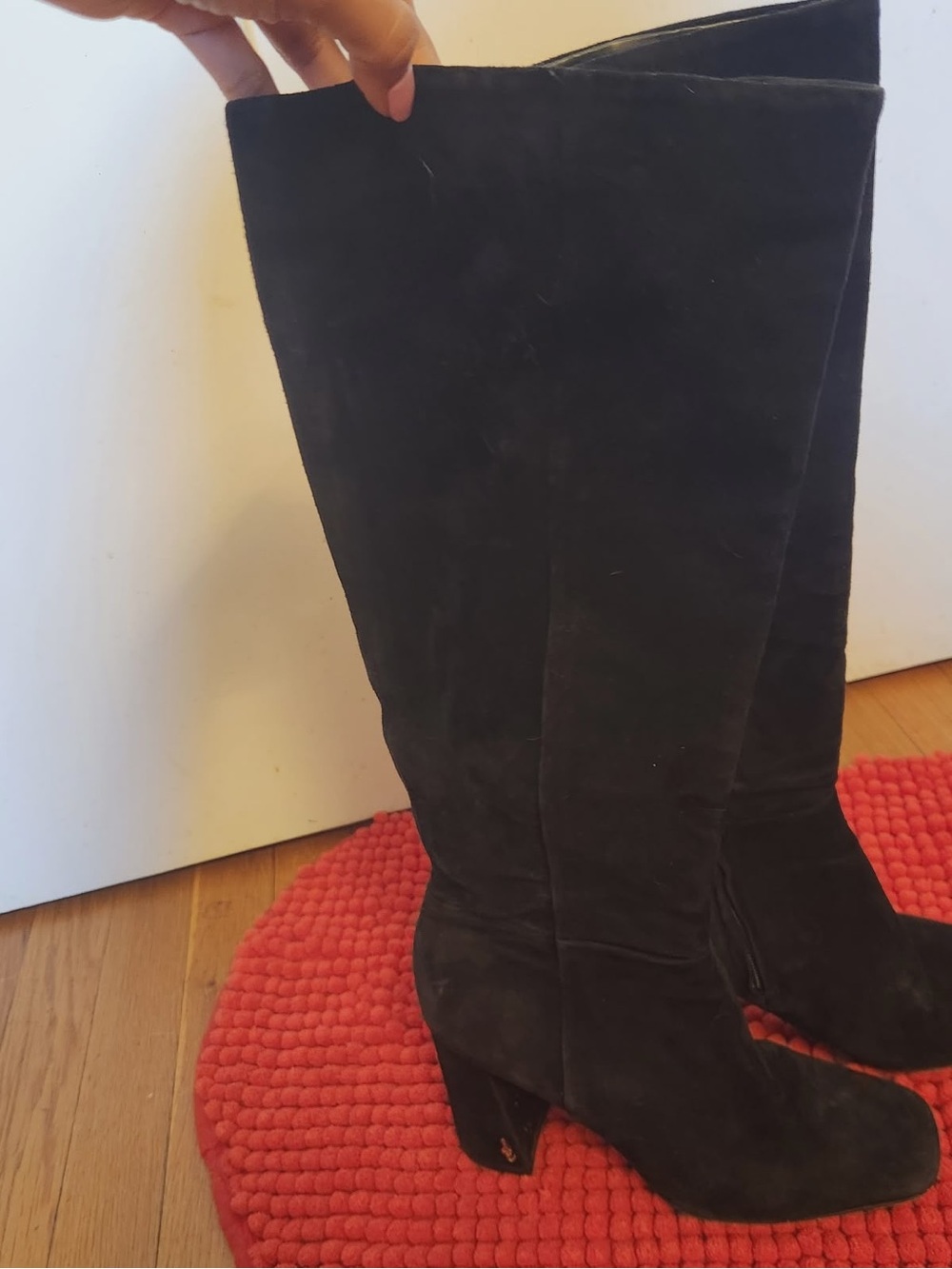 Black Women's Knee-High Suede Boots